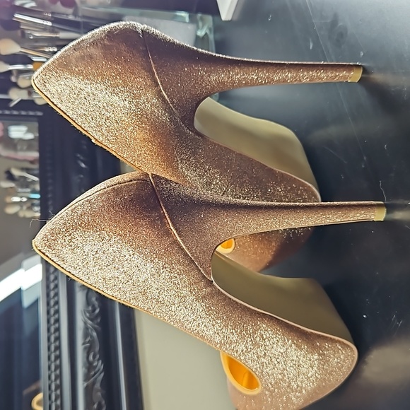 Gold glitter pump - Picture 3 of 3